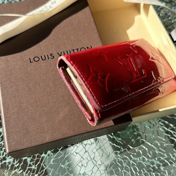 RED LOUIS VUITON VERNIS KEY HOLDER WITH BOX AND RIBBON - Picture 2 of 10